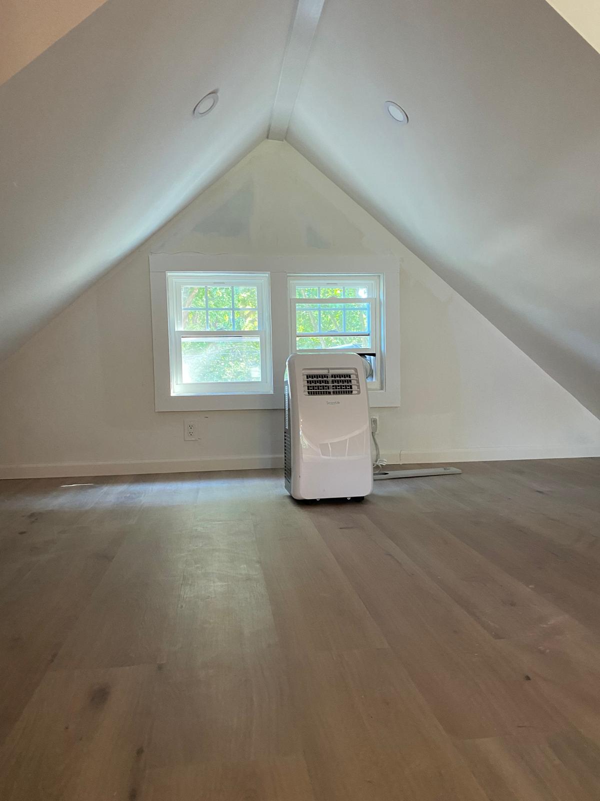 Finished attic room by Rome Leite Home Improvement
