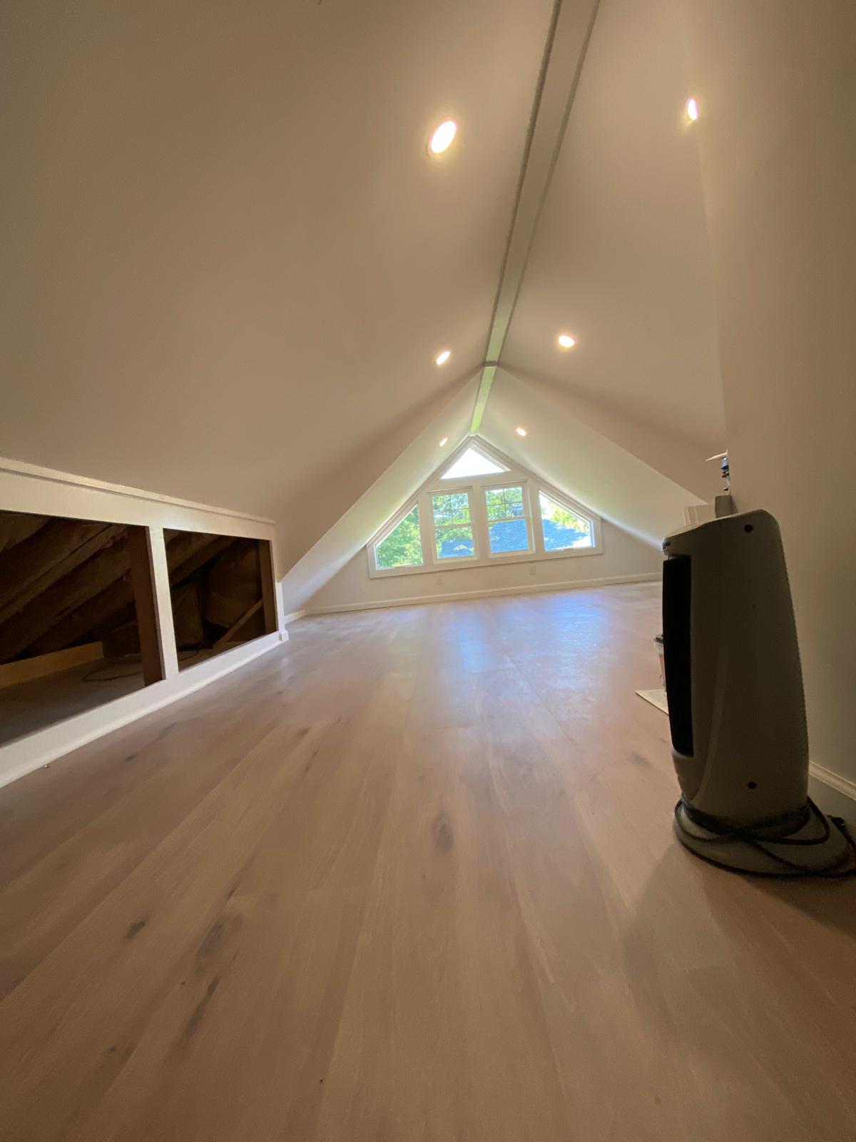 Finished attic room, dormer window by Rome Leite Home Improvement